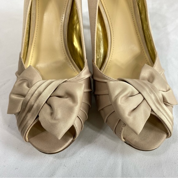 I.Miller Forbes Satiny Bow Front Peep Toe Heels - Picture 3 of 9